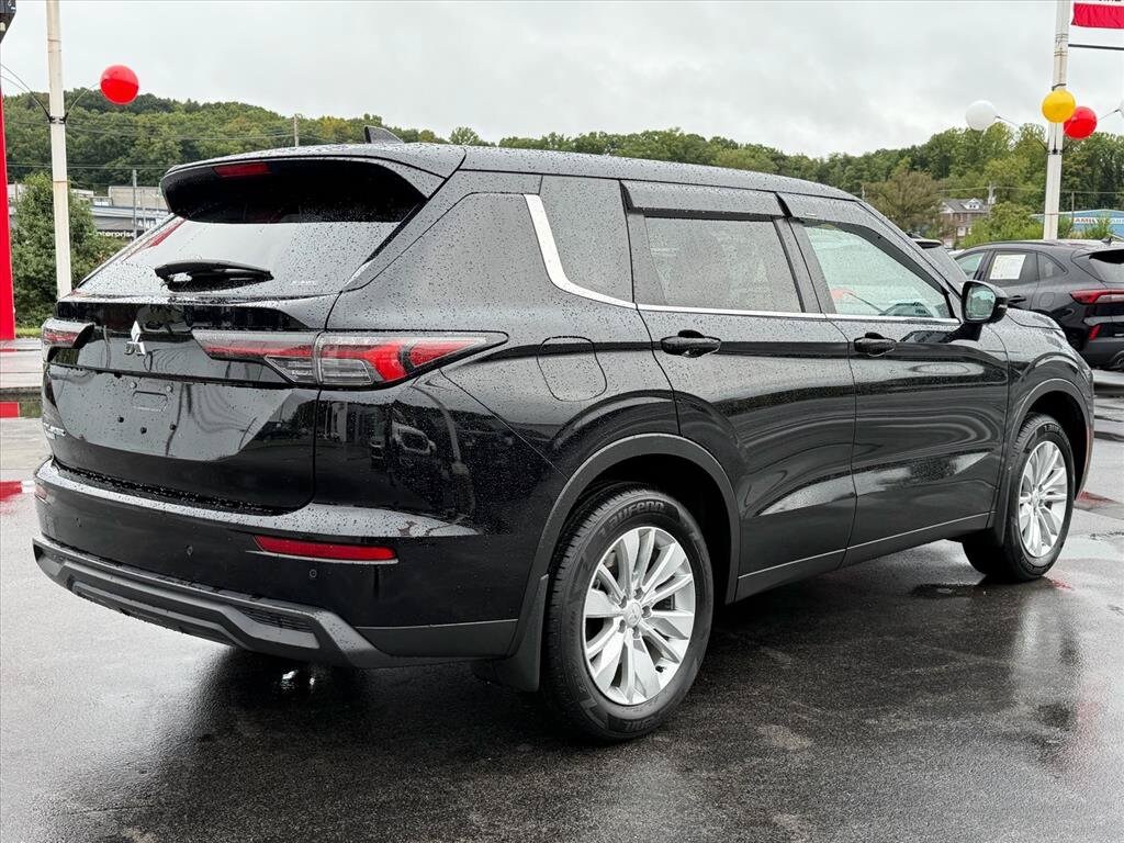 Used 2025 Mitsubishi Outlander ES SUV