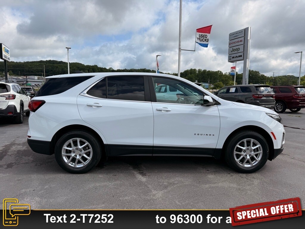 2022 Chevrolet Equinox LT photo 2