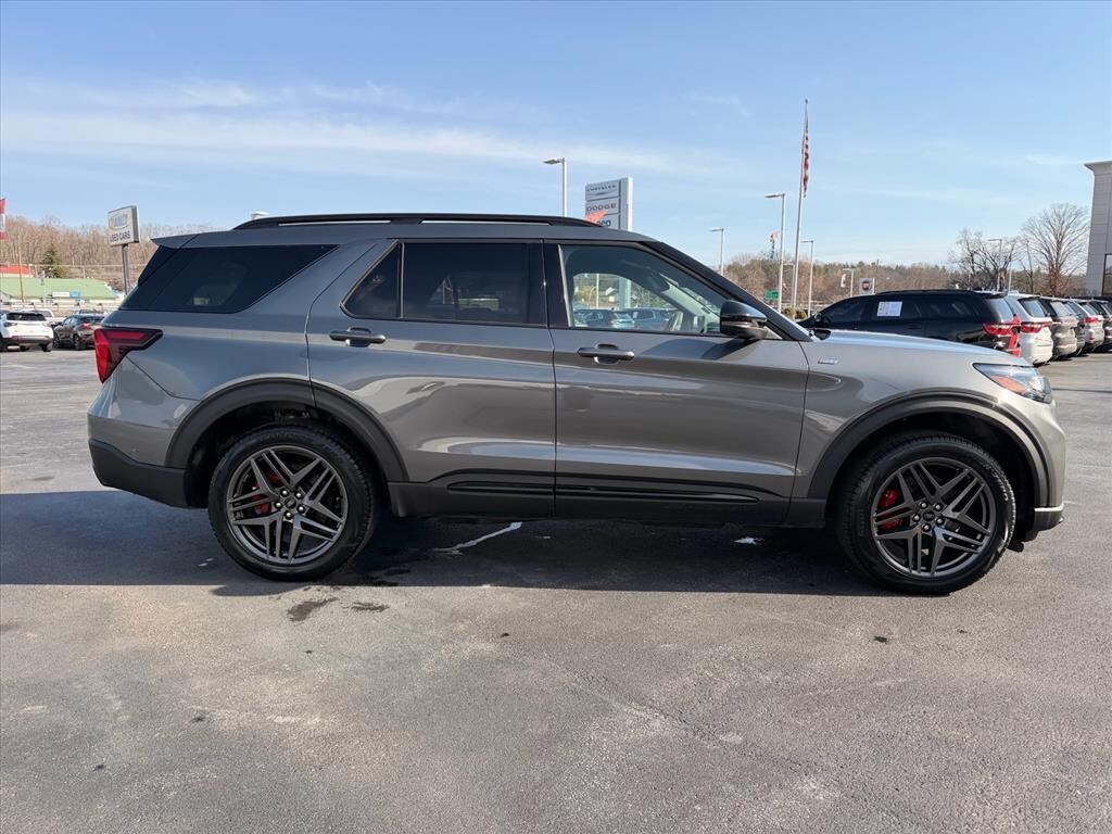 Used 2025 Ford Explorer ST-Line SUV