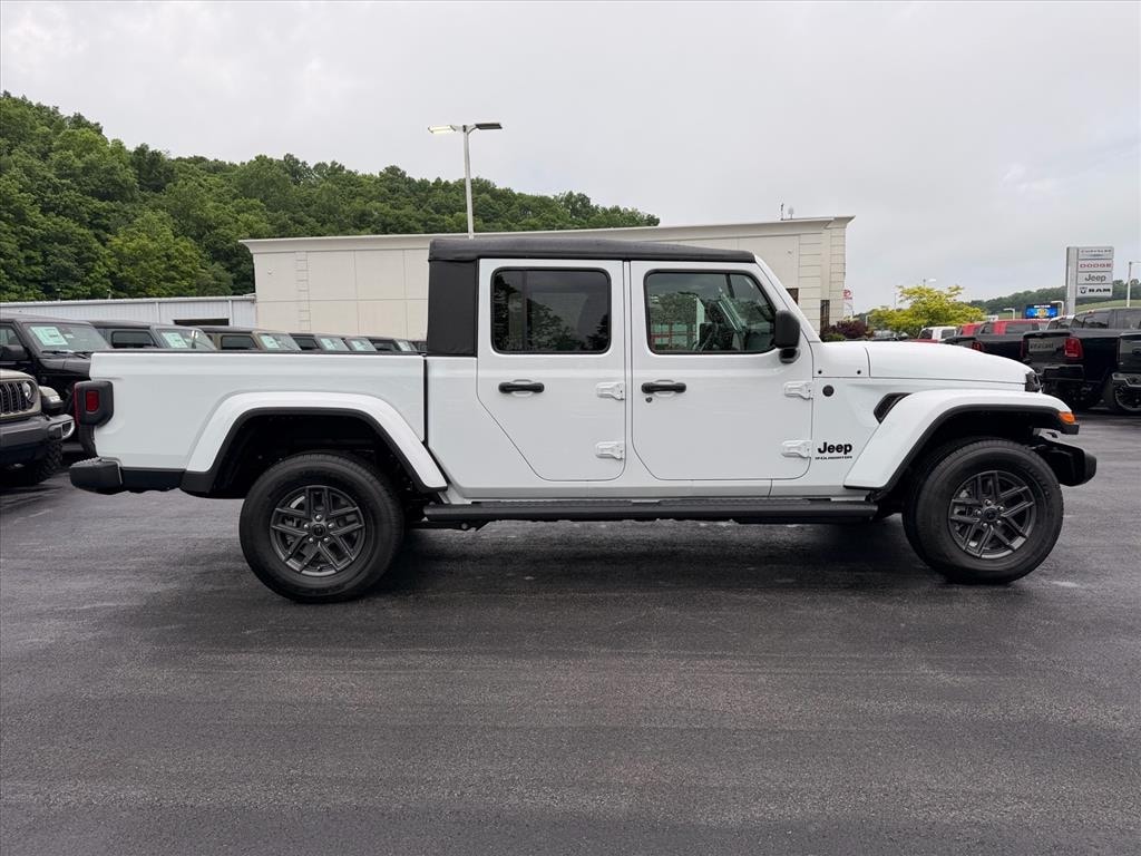 New 2026 Jeep Gladiator Sport S Pickup