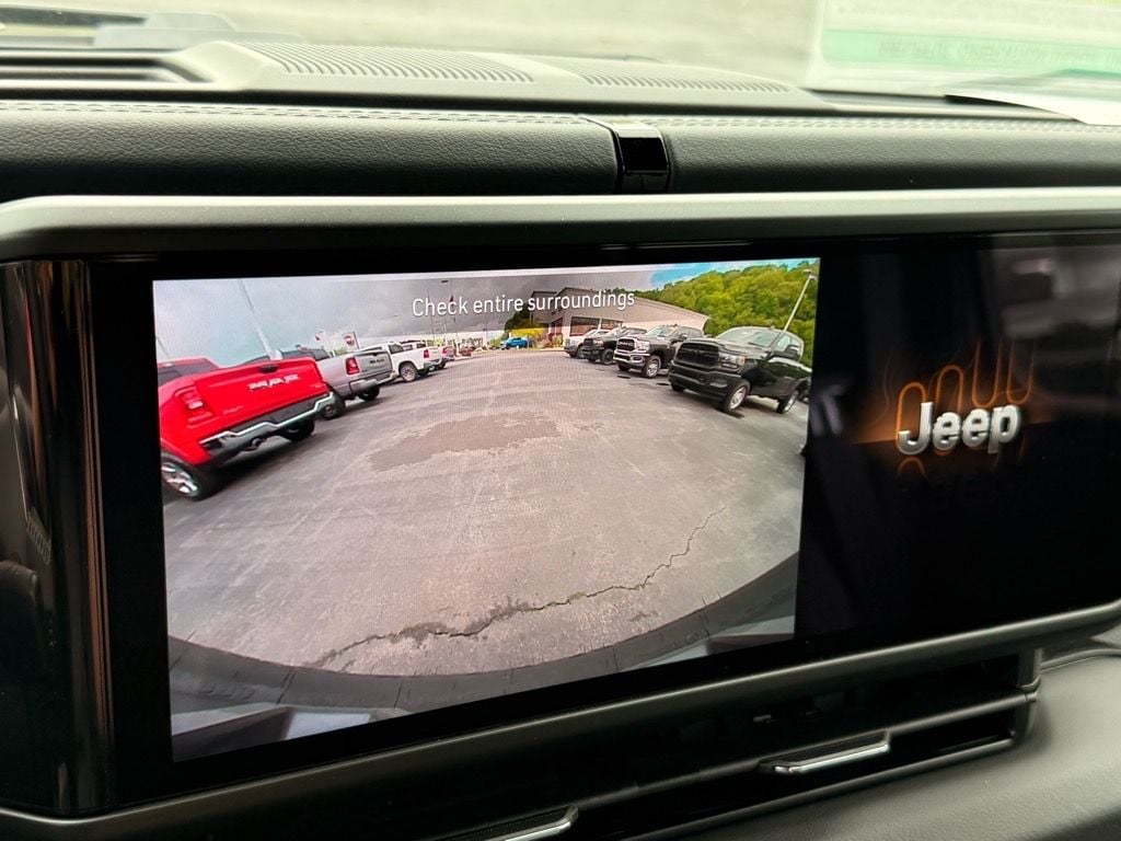 2025 Jeep Wrangler 4-Door Sahara - Photo 19