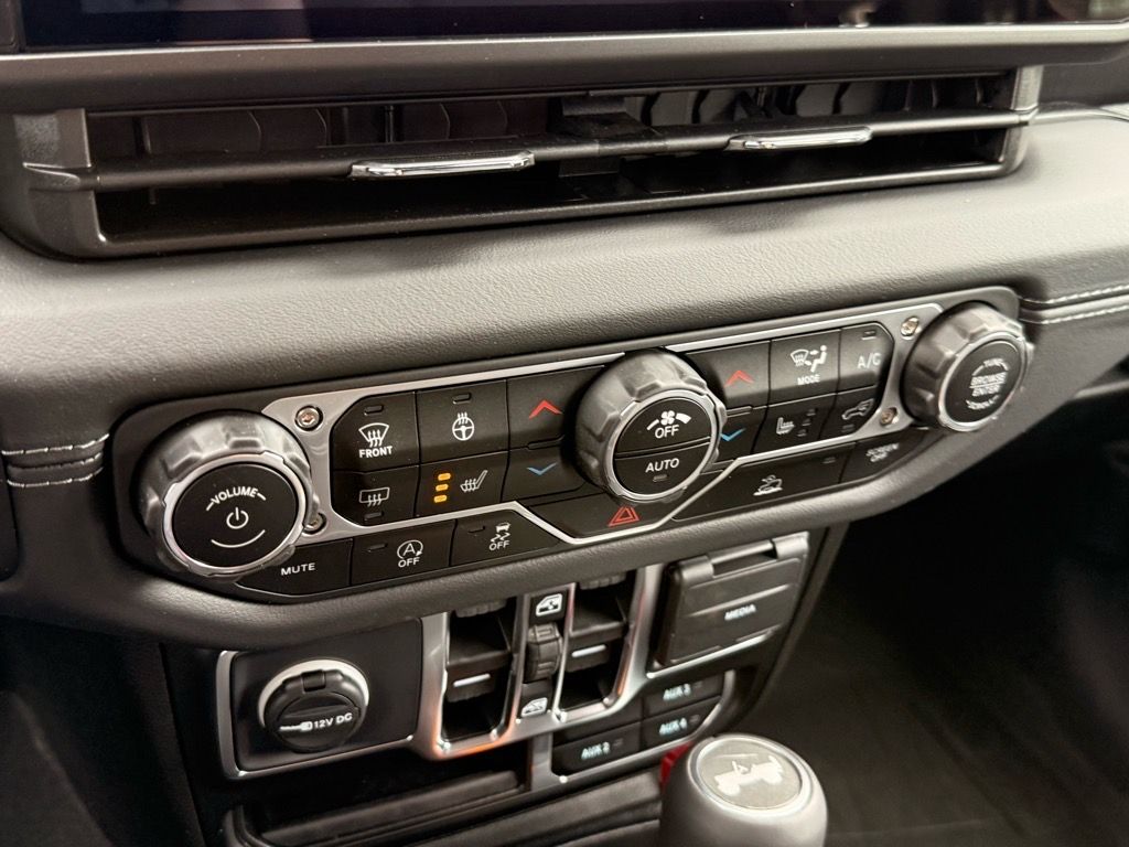 2025 Jeep Wrangler 4-Door Sahara - Photo 16