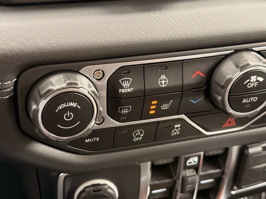 2025 Jeep Wrangler 4-Door Sahara - Photo 17