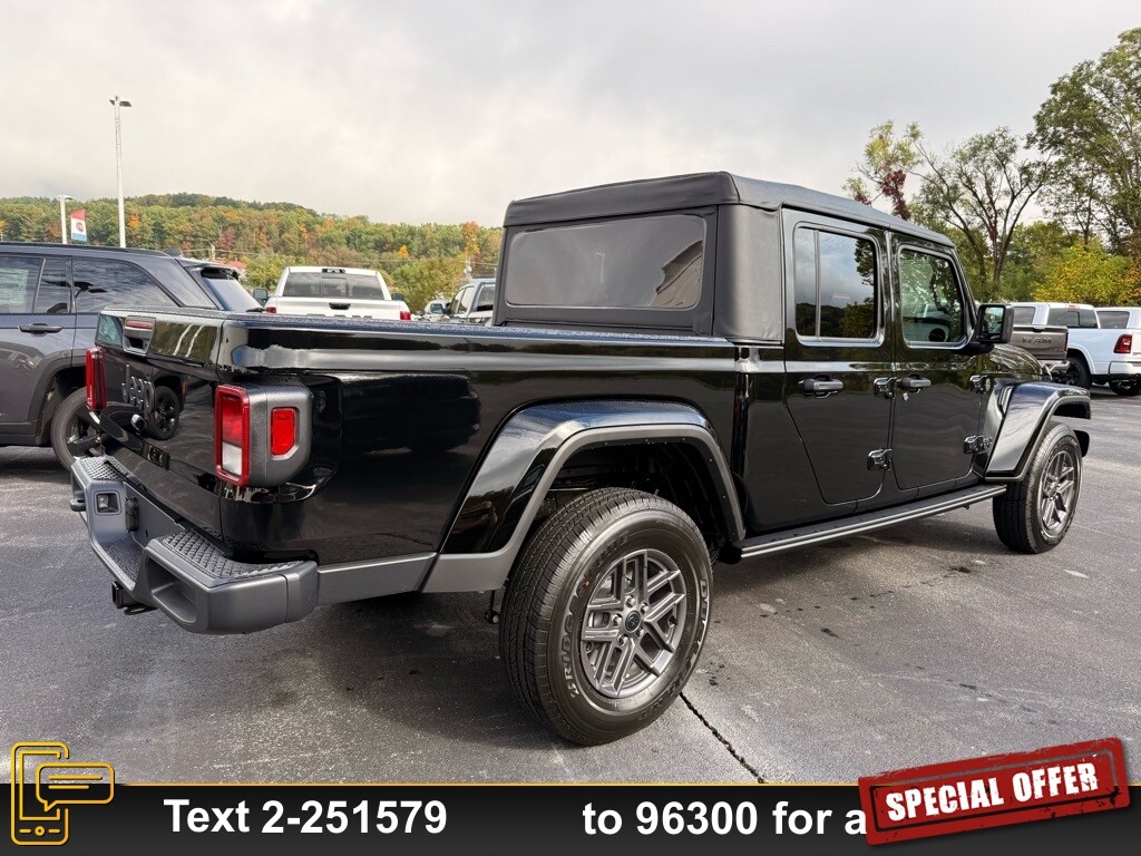 2025 Jeep Gladiator Sport photo 3