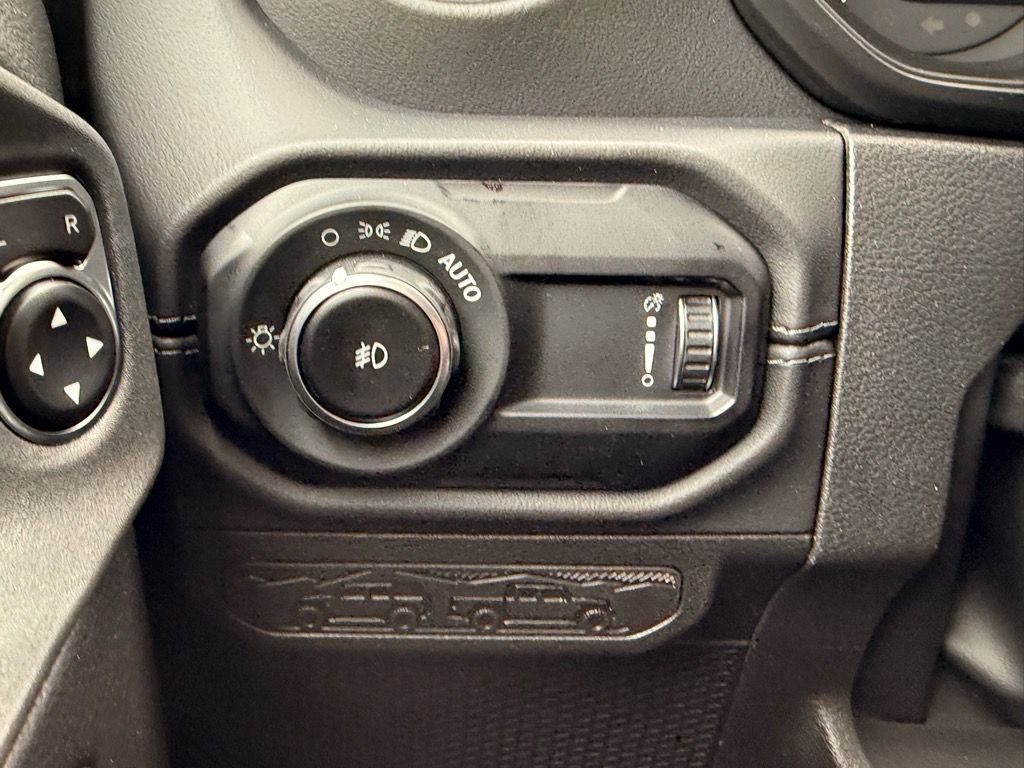 2025 Jeep Wrangler 4-Door Sahara - Photo 14