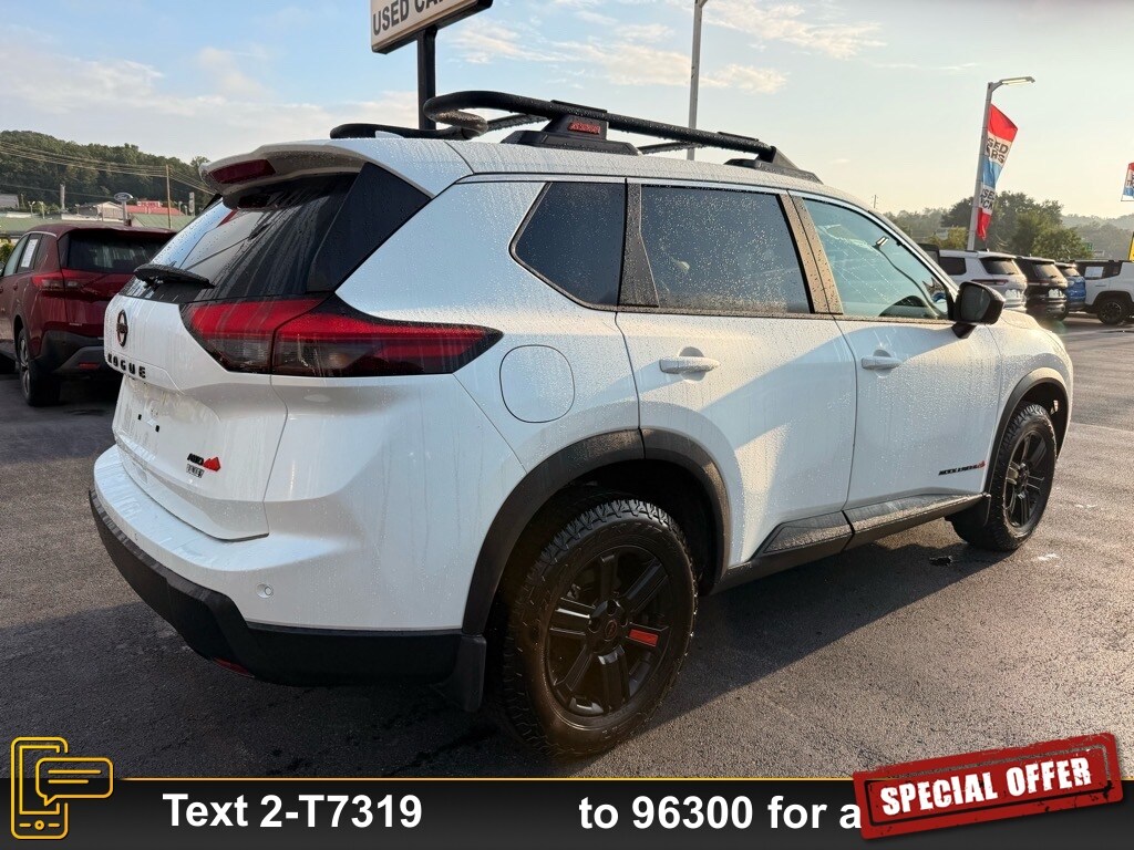 2025 Nissan Rogue SV photo 3