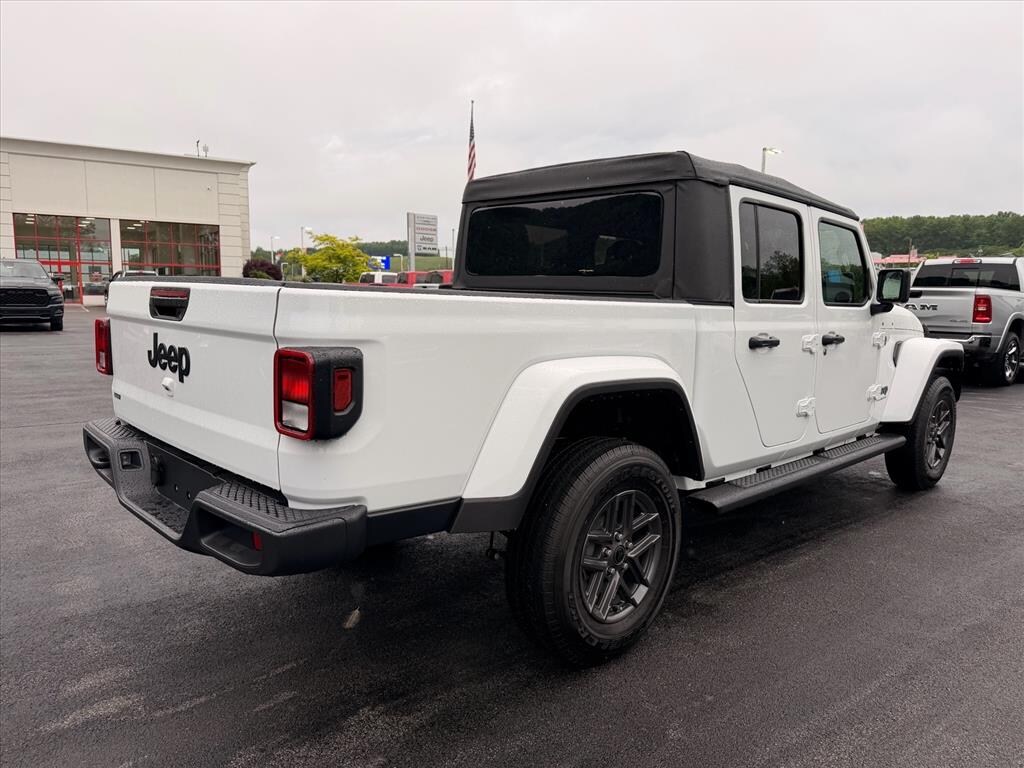 New 2026 Jeep Gladiator Sport S Pickup