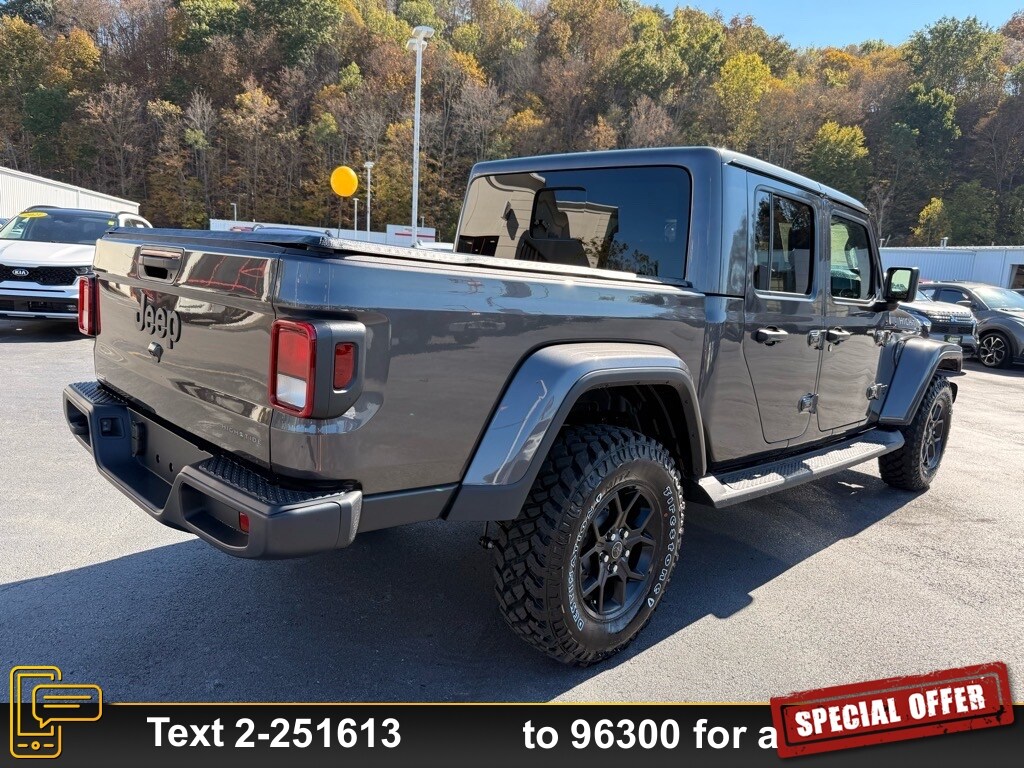 2025 Jeep Gladiator Sport photo 3