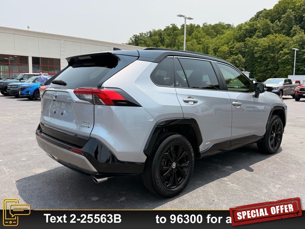 2024 Toyota RAV4 Hybrid XSE photo 2