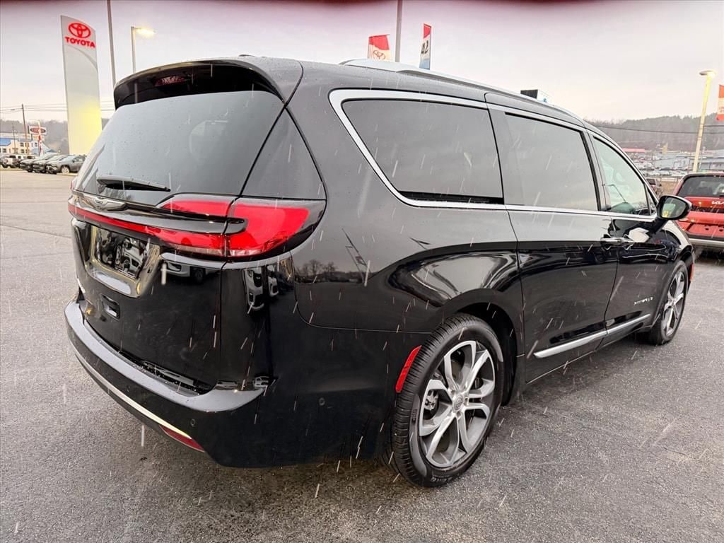 Used 2024 Chrysler Pacifica Pinnacle Minivan/Van