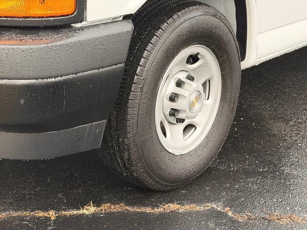 2025 Chevrolet Express Cargo Work Van - Photo 6