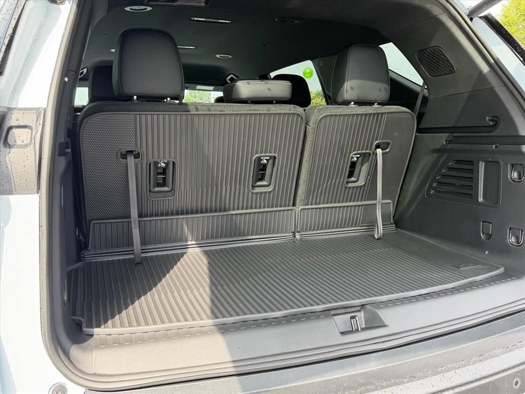 2027 Chevrolet Traverse LT - Photo 19