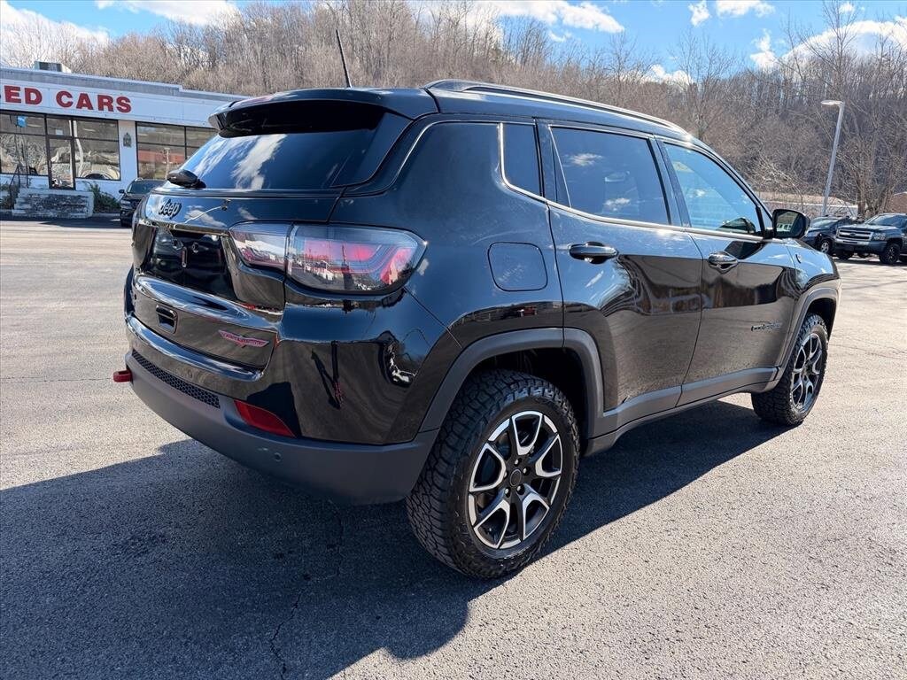 Used 2025 Jeep Compass Trailhawk SUV