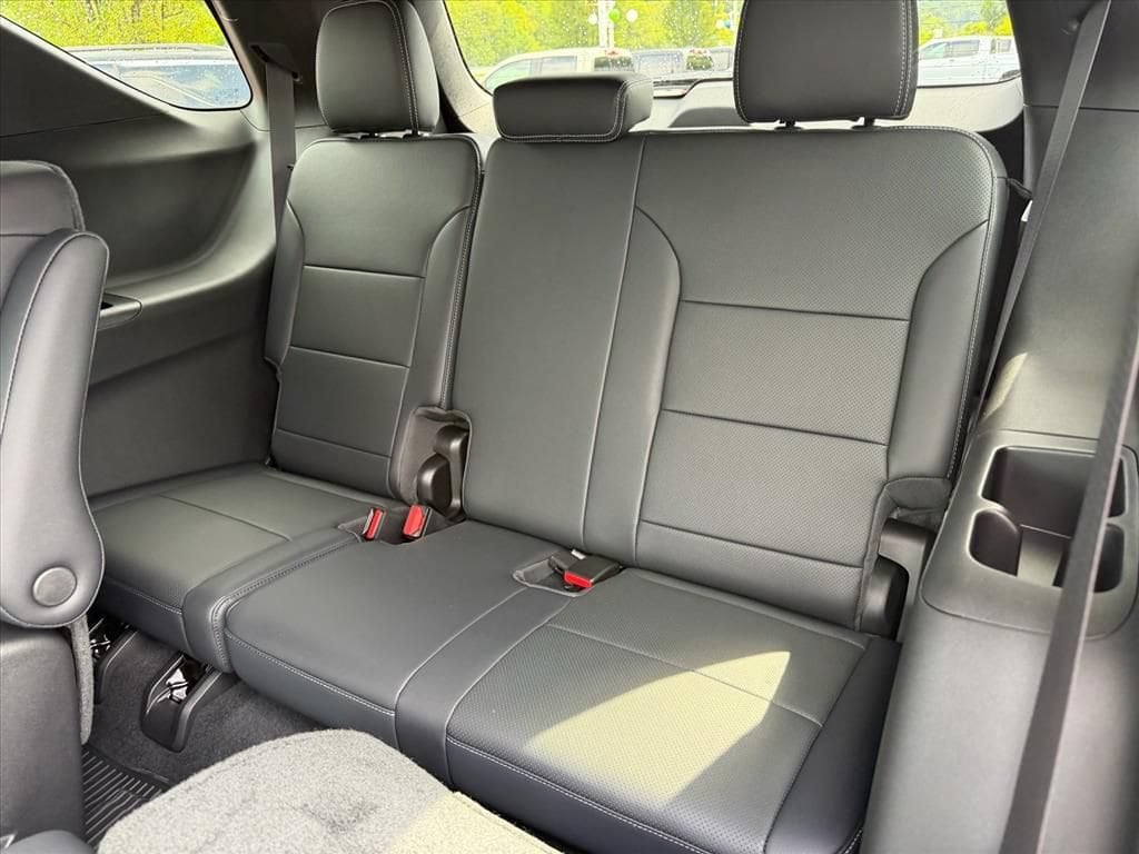 2027 Chevrolet Traverse LT - Photo 9