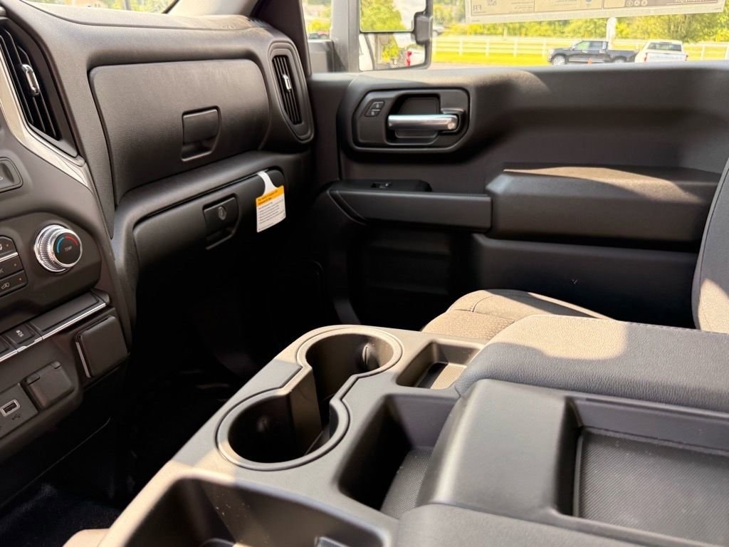 2025 GMC Sierra 3500HD Pro - Photo 12