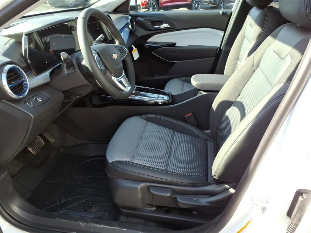 2026 Chevrolet Trax LT - Photo 7