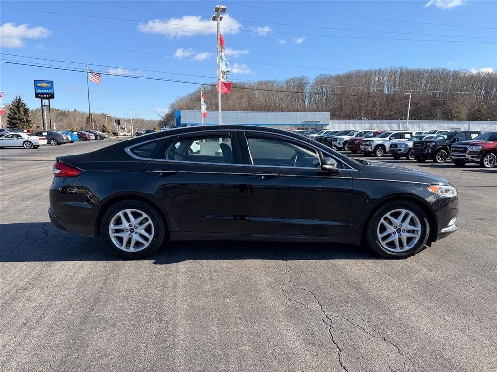 Used 2017 Ford Fusion SE Sedan