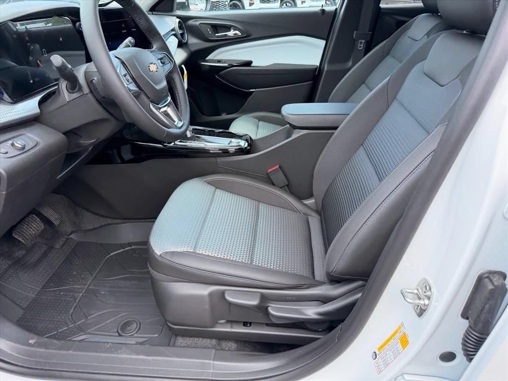 2026 Chevrolet Trax LT - Photo 7