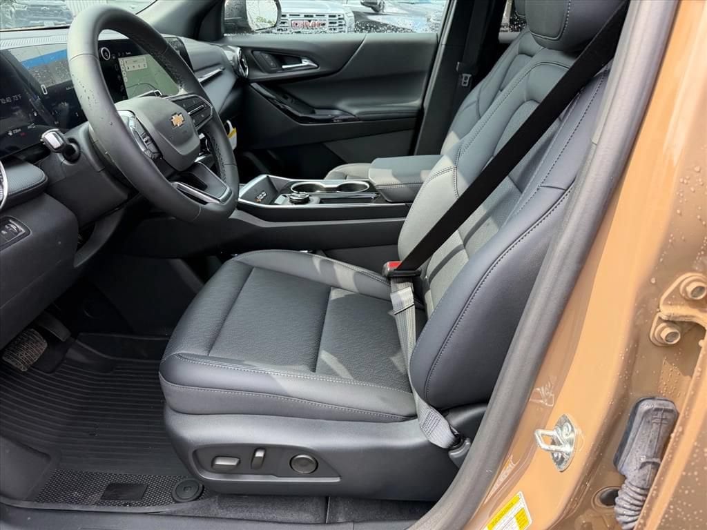 2027 Chevrolet Equinox LT - Photo 6