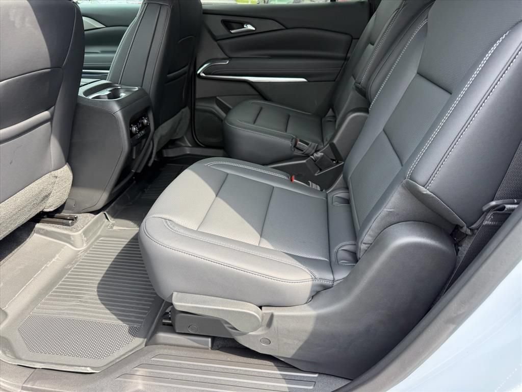 2027 Chevrolet Traverse LT - Photo 8