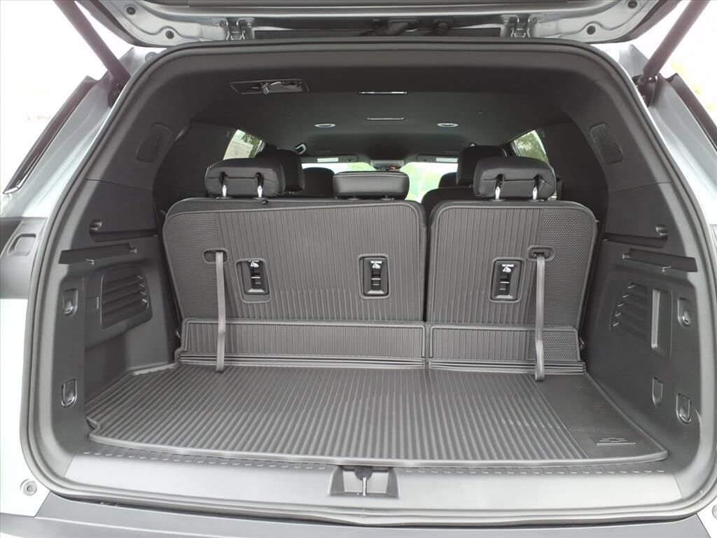 New 2027 Chevrolet Traverse LT SUV