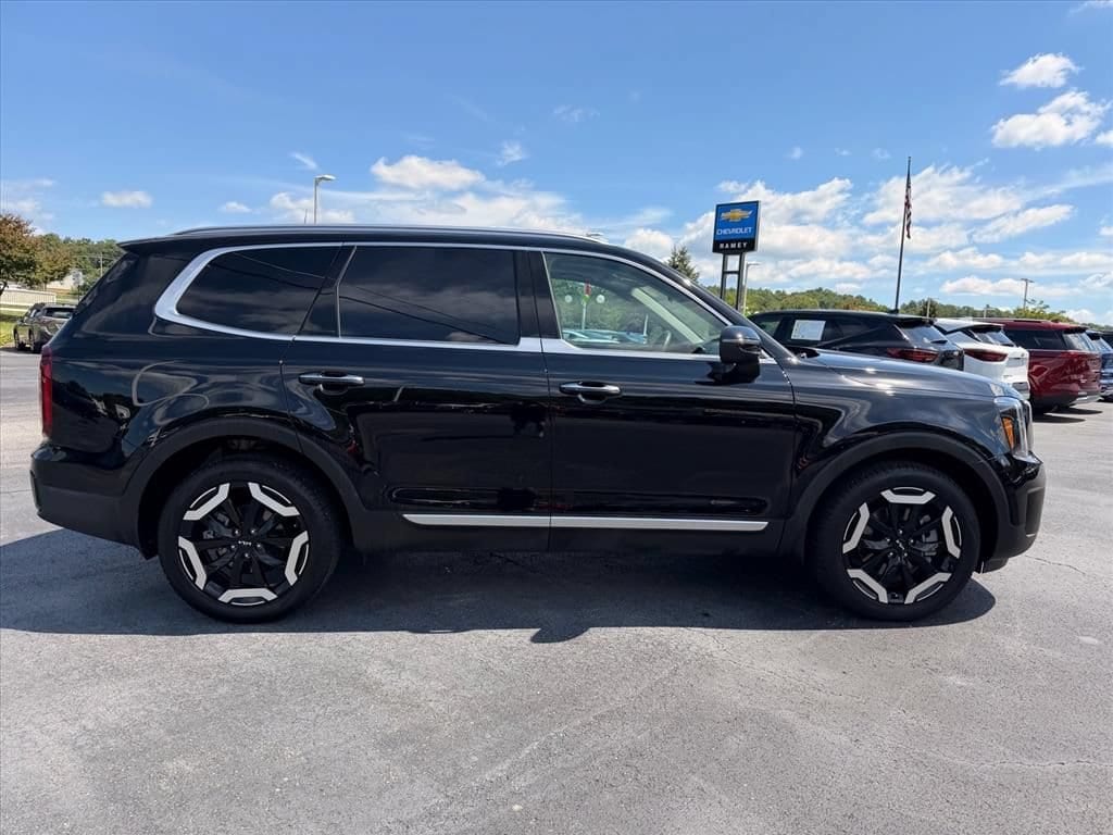 Used 2025 Kia Telluride S SUV