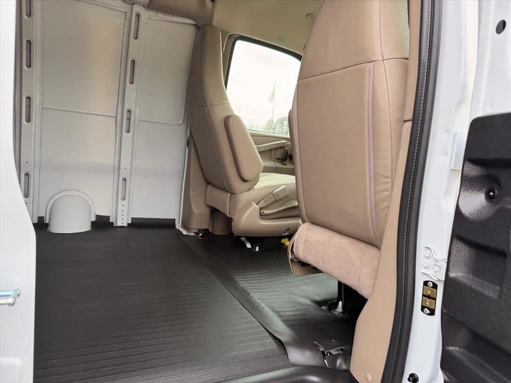 2025 Chevrolet Express Cargo Work Van - Photo 17