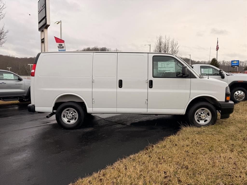 2025 Chevrolet Express Cargo Work Van - Photo 3
