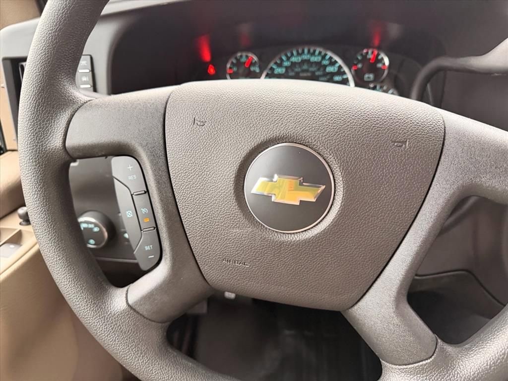 2025 Chevrolet Express Cargo Work Van - Photo 9