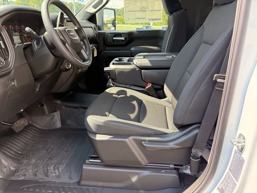 2025 GMC Sierra 3500HD Pro - Photo 6