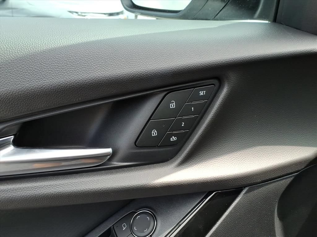 2027 Chevrolet Equinox RS - Photo 10
