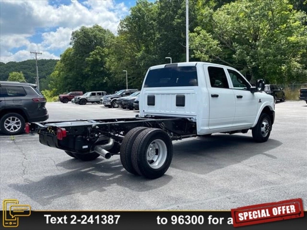 New 2024 Ram 3500 Chassis Cab Tradesman/SLT/Laramie/Limited Truck Crew Cab