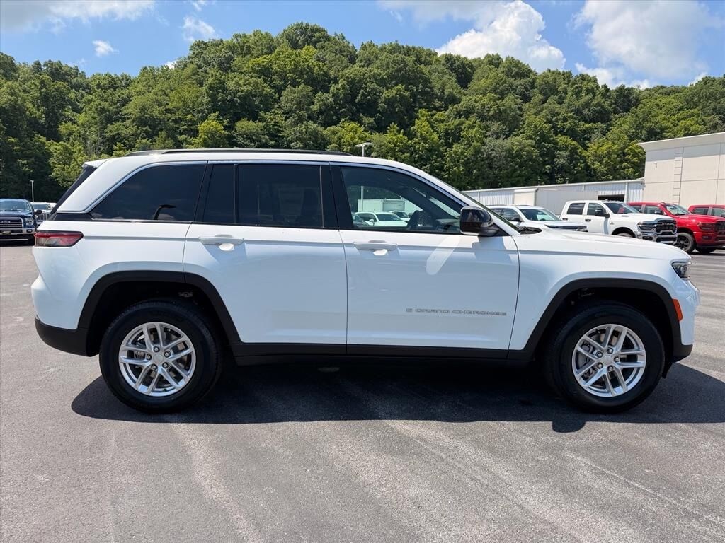 New 2026 Jeep Grand Cherokee Laredo SUV