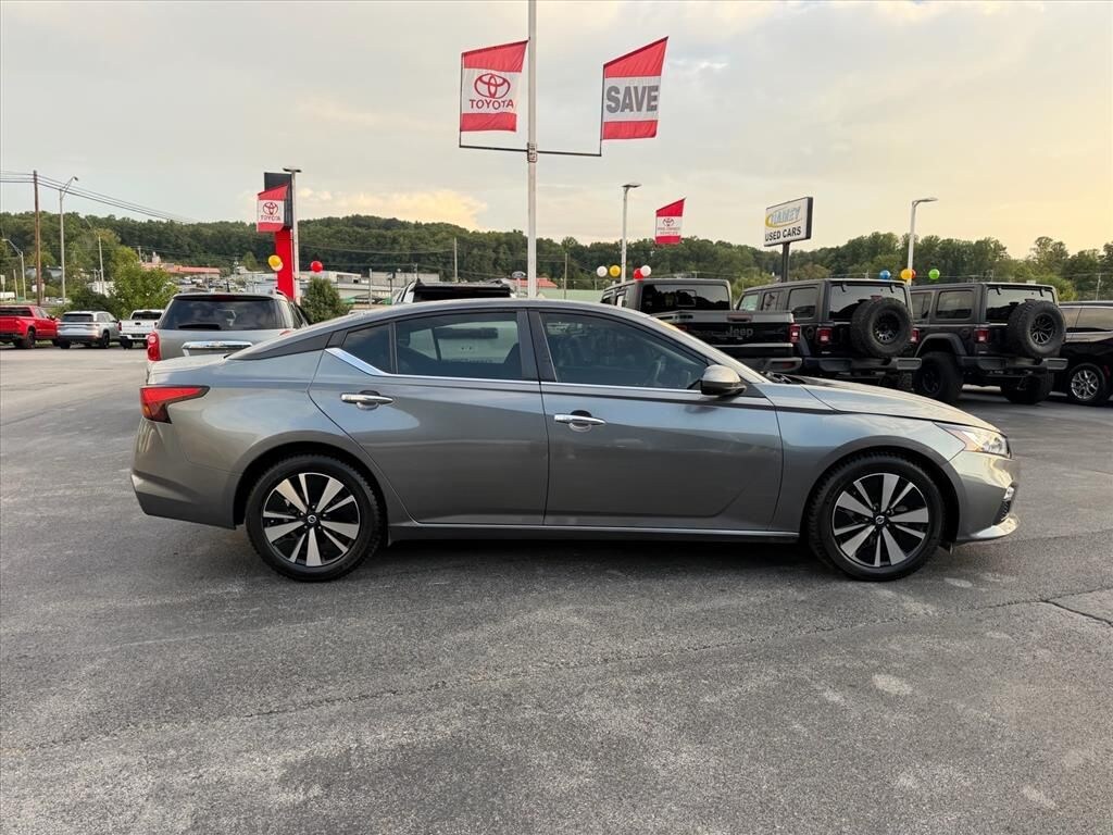 Used 2022 Nissan Altima 2.5 SV Sedan