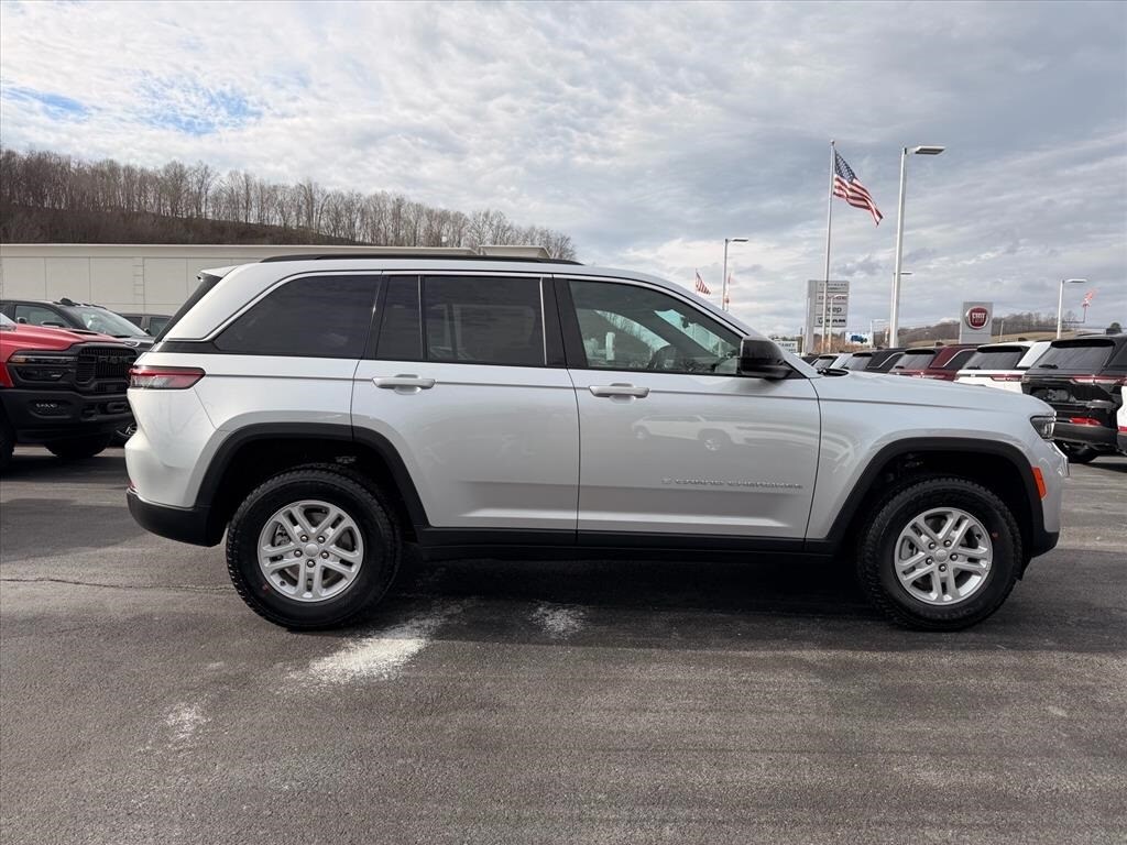 New 2025 Jeep Grand Cherokee Laredo SUV