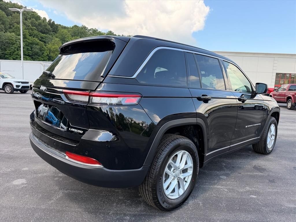New 2026 Jeep Grand Cherokee Laredo SUV