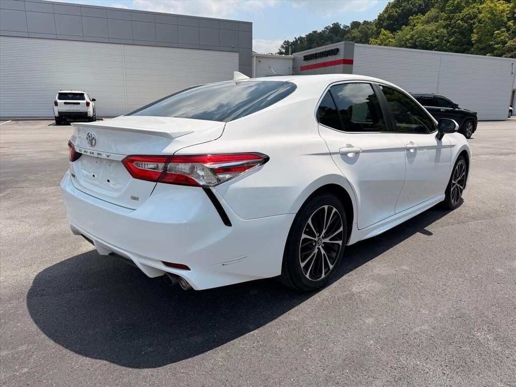 Used 2020 Toyota Camry SE Sedan