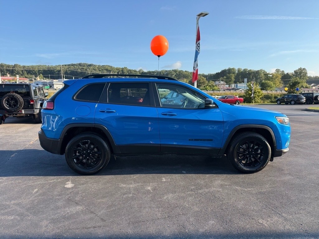 Used 2023 Jeep Cherokee Altitude SUV