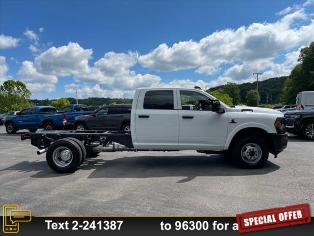New 2024 Ram 3500 Chassis Cab Tradesman/SLT/Laramie/Limited Truck Crew Cab