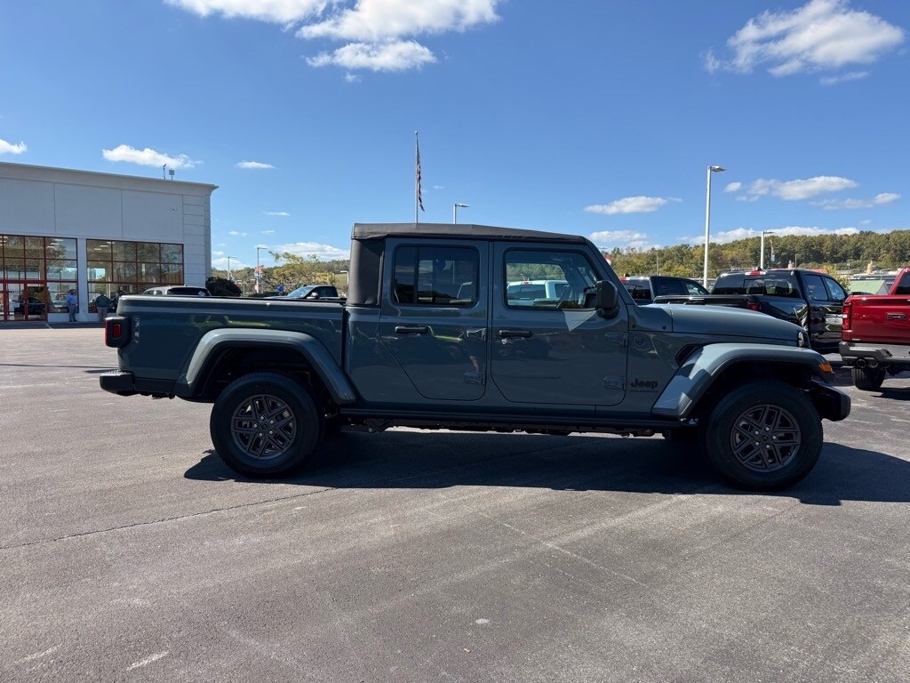 New 2025 Jeep Gladiator Sport Truck Crew Cab