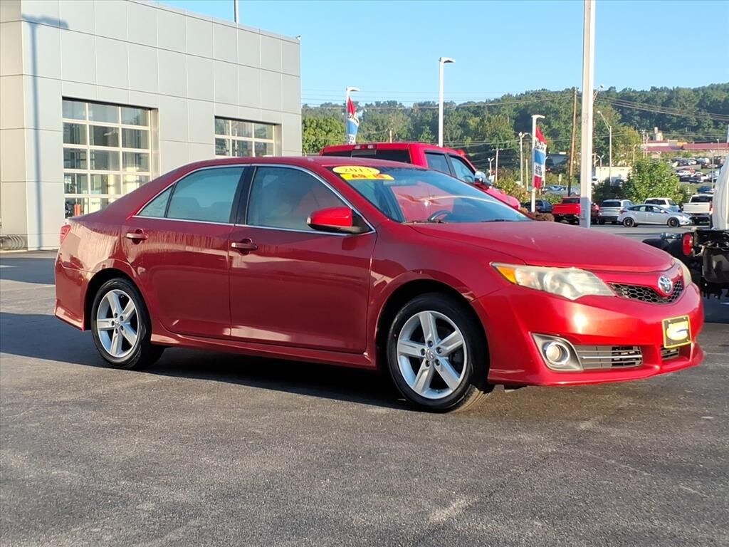 Used 2013 Toyota Camry SE Sedan