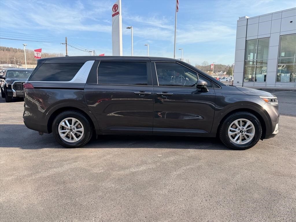Used 2022 Kia Carnival LXS Minivan/Van