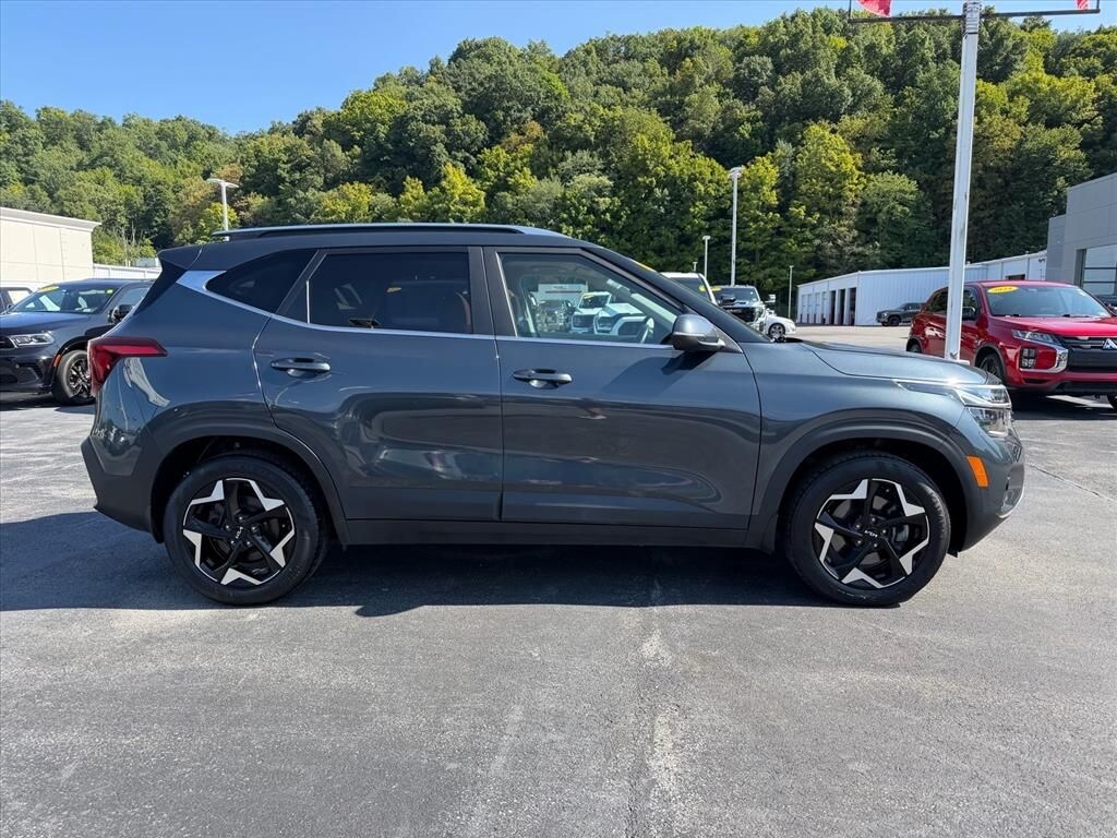 Used 2024 Kia Seltos EX SUV