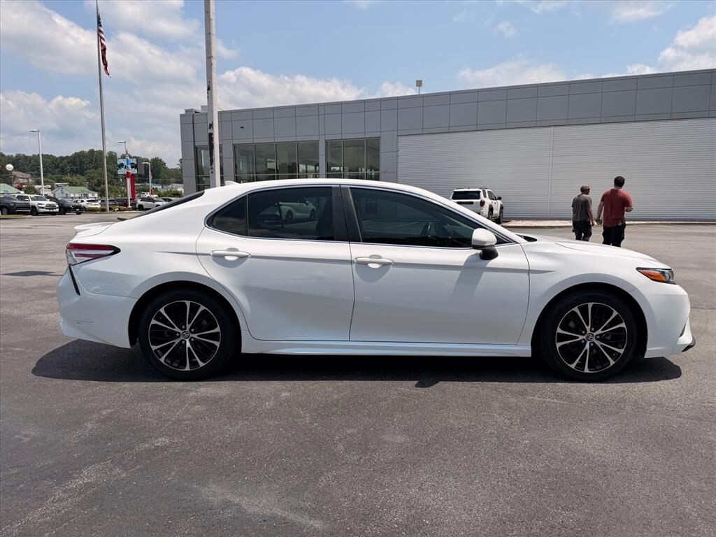 Used 2020 Toyota Camry SE Sedan