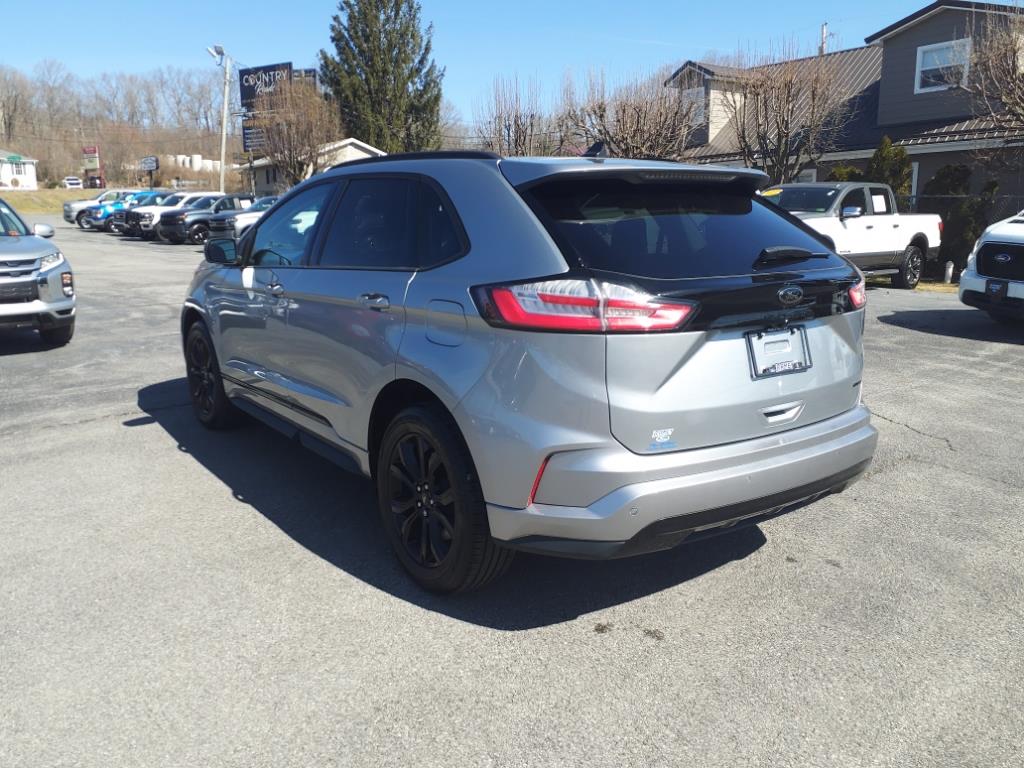 2024 Ford Edge SE photo 3