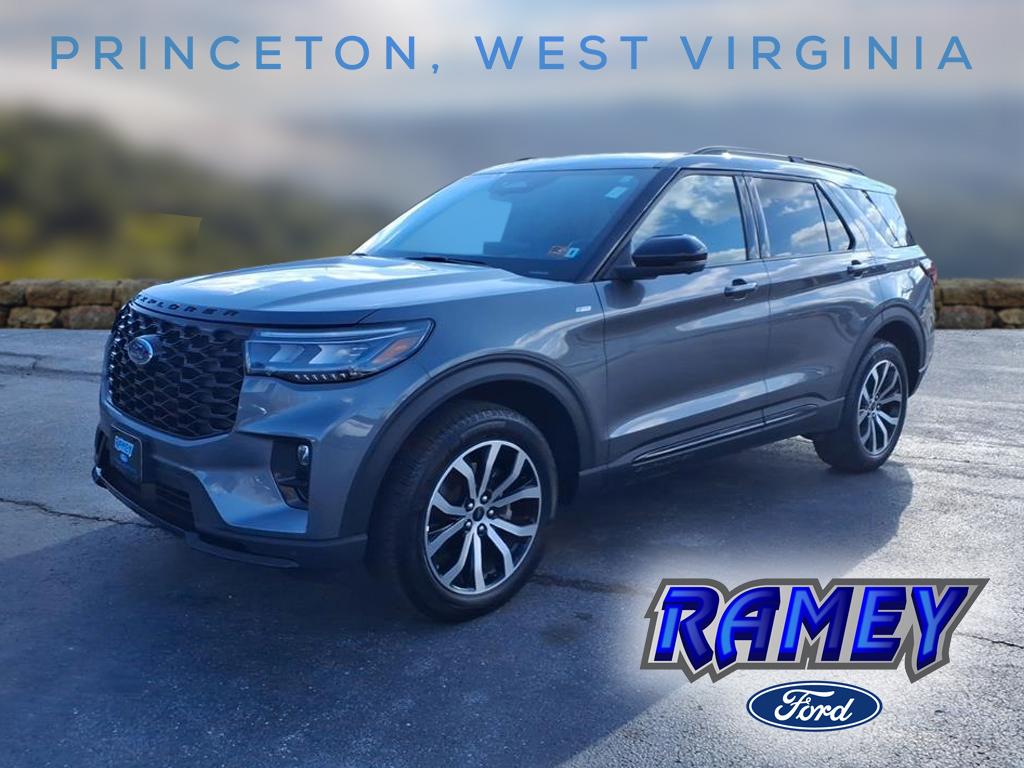 2025 Ford Explorer ST-LINE's photo