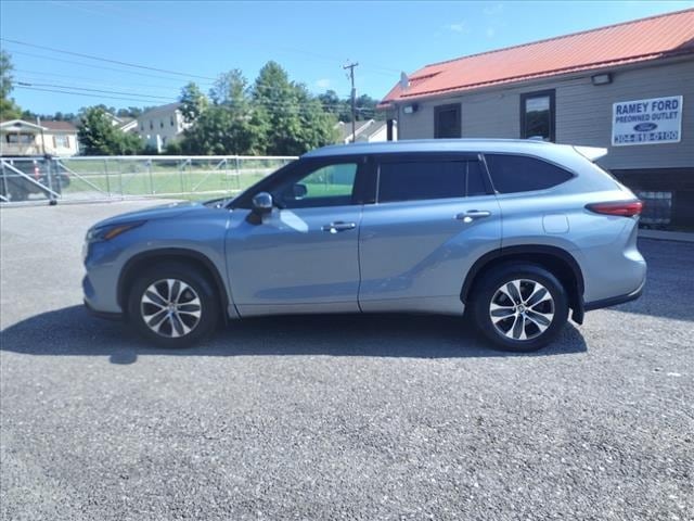 Used 2021 Toyota Highlander XLE with VIN 5TDGZRBH2MS082621 for sale in Princeton, WV