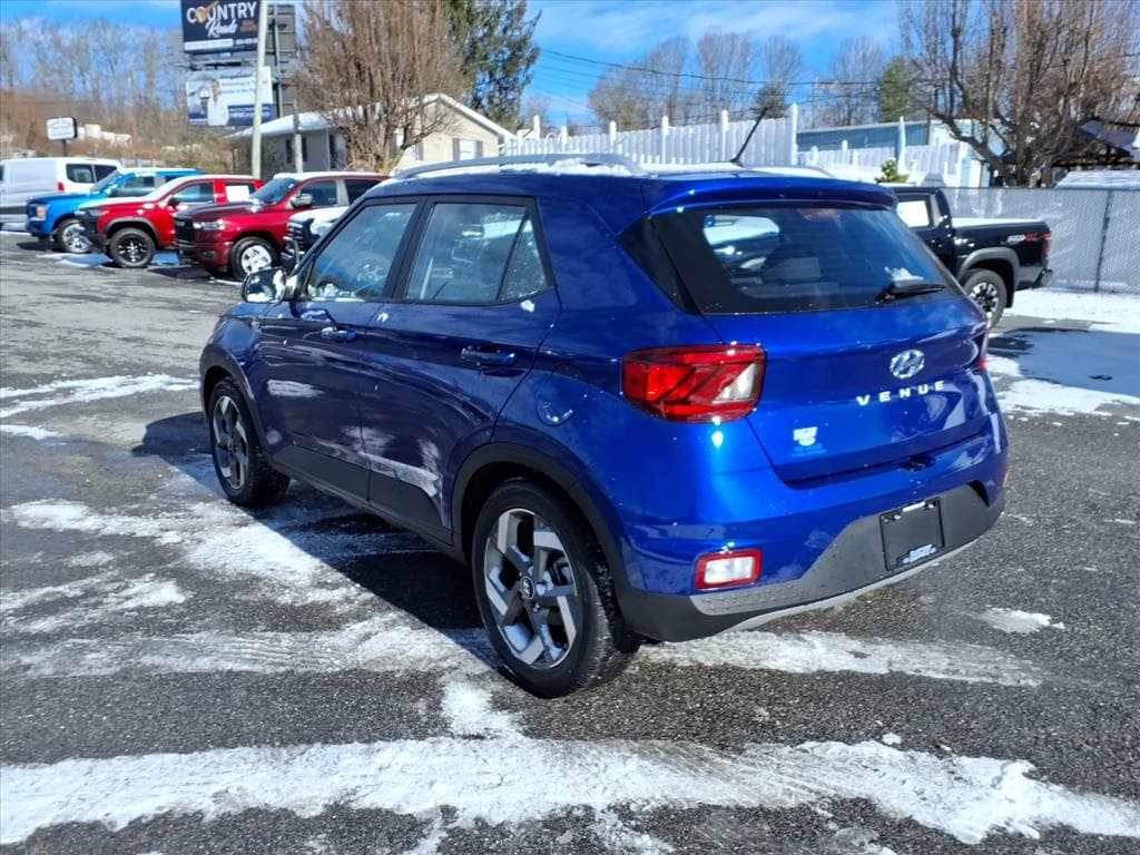 Used 2024 Hyundai Venue SEL SUV