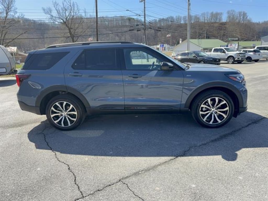 Used 2025 Ford Explorer ST-Line