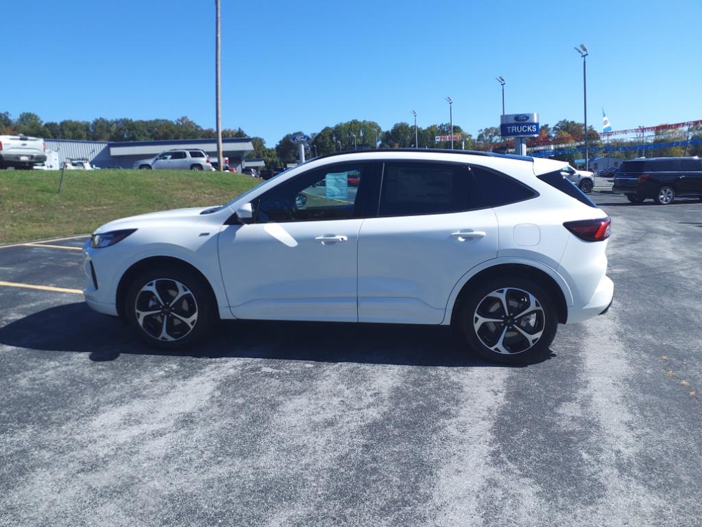 2023 Ford Escape ST-Line Select photo 2